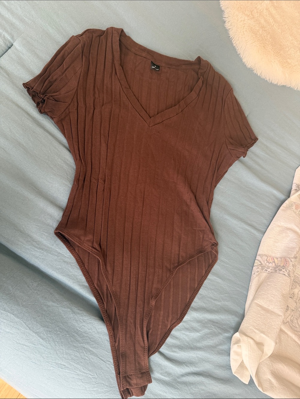 SHEIN Brown Ribbed V-Neck Short Sleeve Bodysuit